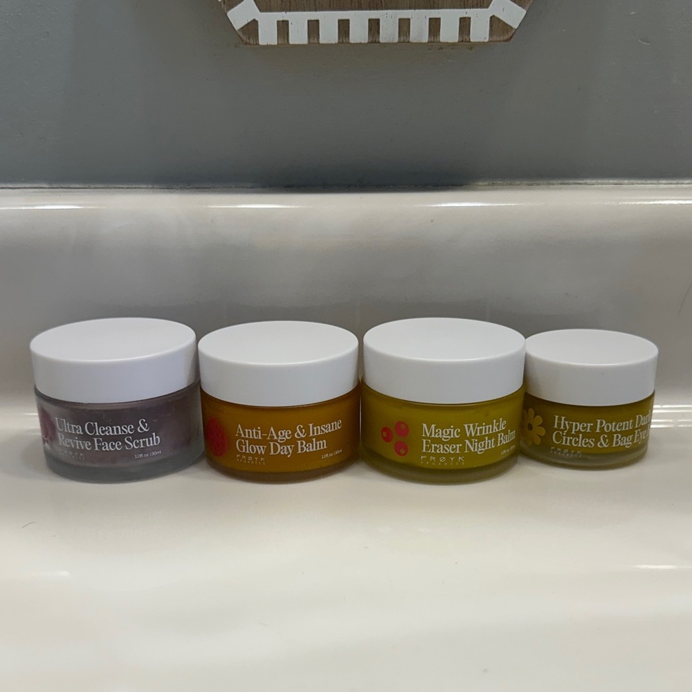 Froya Organics  Ultra Cleanse & Revive Face Scrub